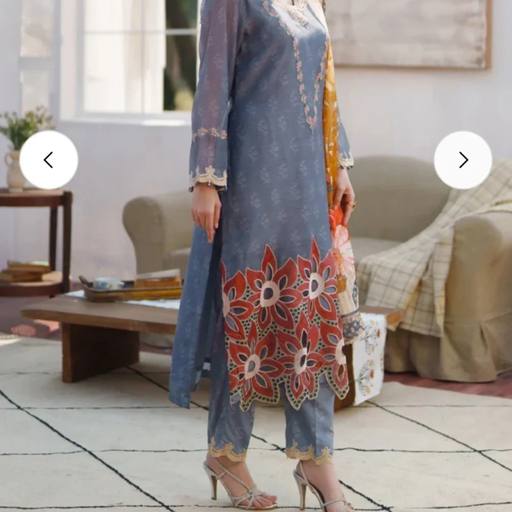 Elegant Blue Floral Women's Blouse - Picture 7 of 13